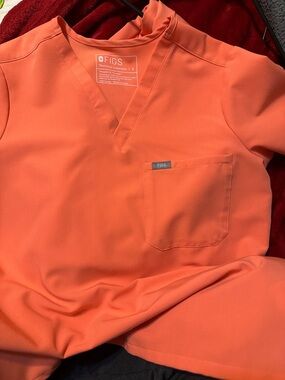 FIGS women’s  scrub set sunset drift small regular